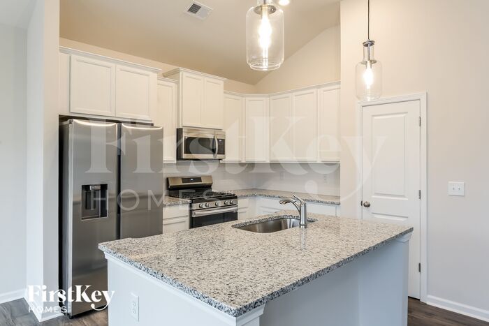 Building Photo - 204 Stonefence Dr