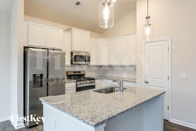 Building Photo - 204 Stonefence Dr