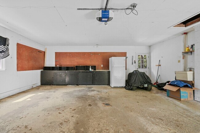 Building Photo - 300 Murray Hill Rd