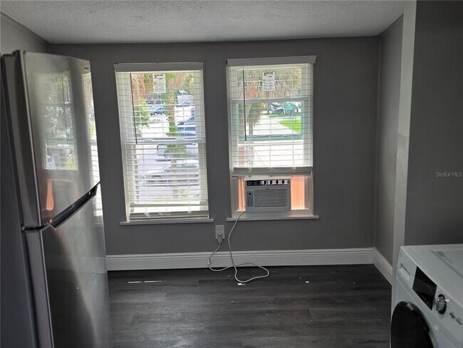 Building Photo - 202 Luella Ct
