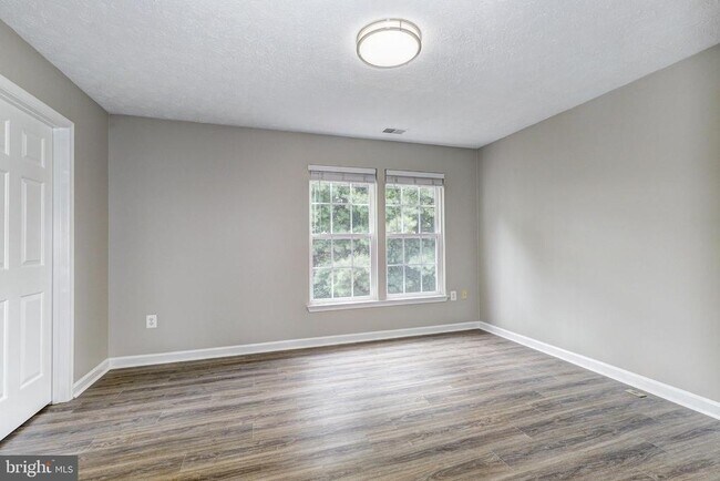 Building Photo - 9306 Vanguard Ct