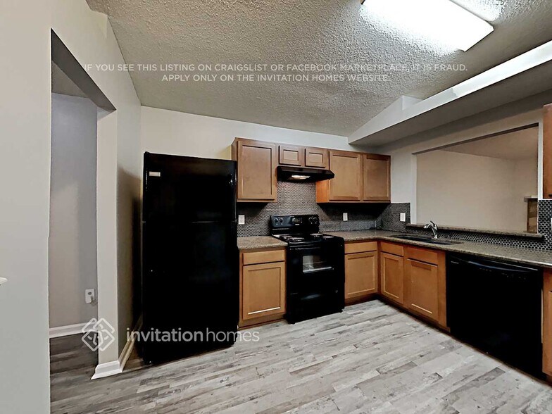 Building Photo - 2999 Mikris Dr E