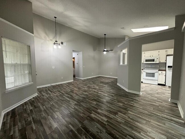 Building Photo - 9600 River Walk Ct