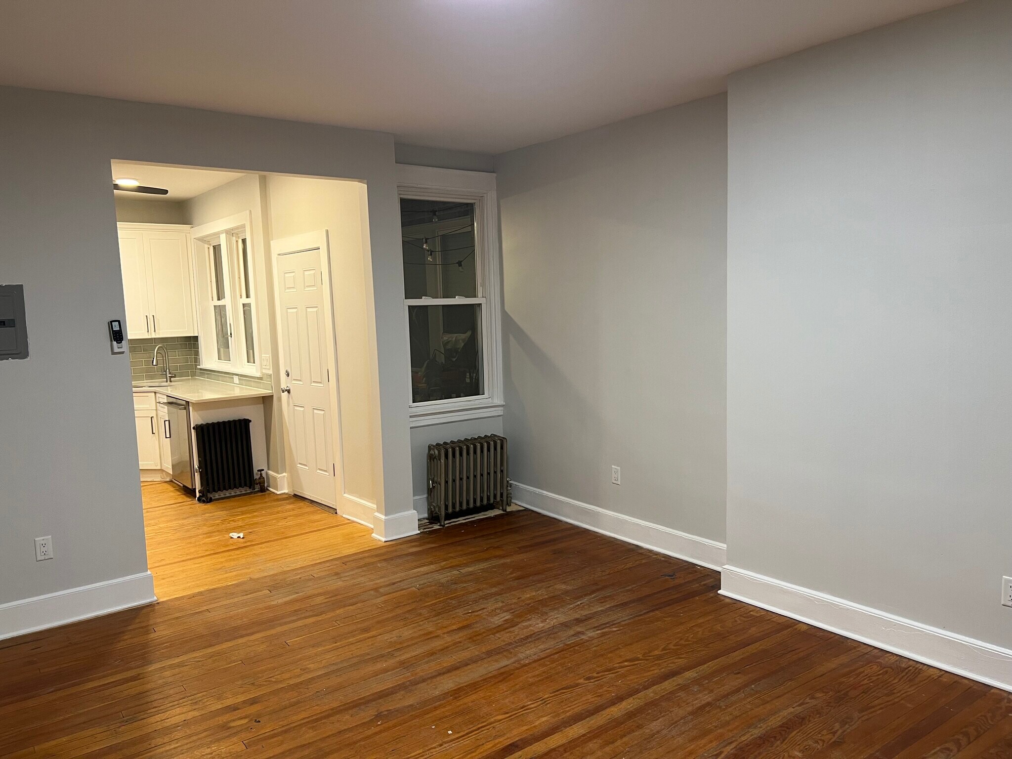 Building Photo - 40 Nichols St