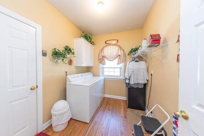 Building Photo - 2501 Peregrine Trail NW