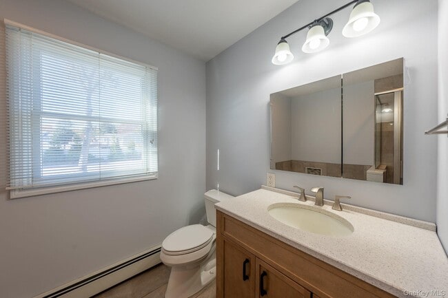 Building Photo - 831 Sycamore Ave