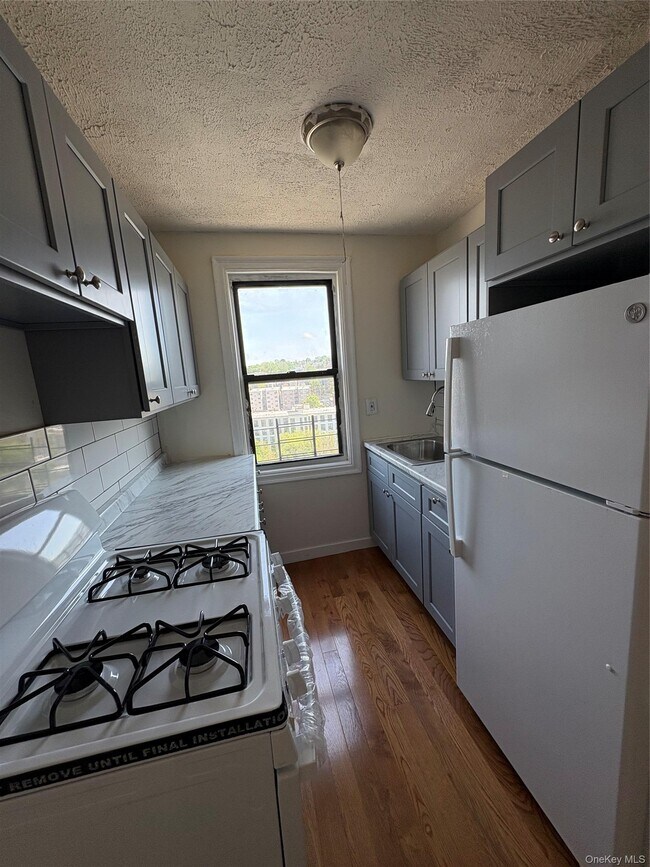 Building Photo - 30 Locust Hill Ave