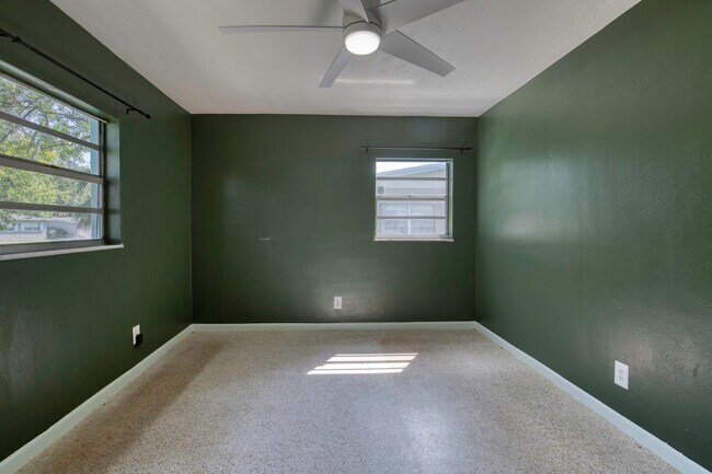 Building Photo - 1133 Bradenton Rd