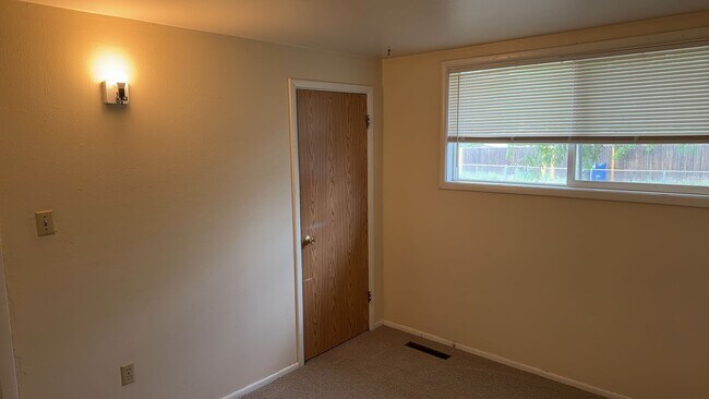 Building Photo - single family home