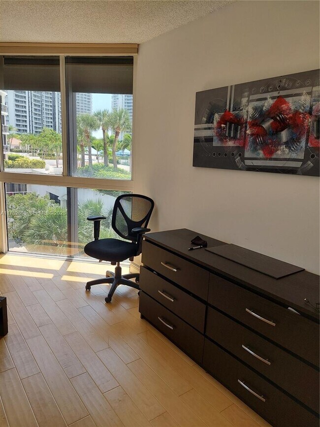 Building Photo - 3610 Yacht Club Dr