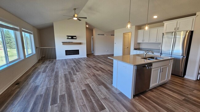 Building Photo - Stunning 4-Bedroom Home in Beautiful Waukee Neighborhood!