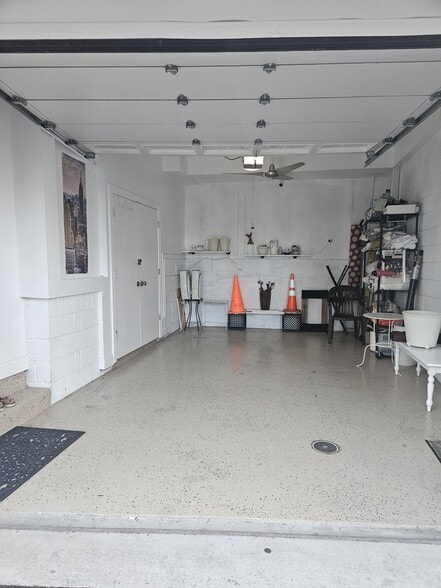 Building Photo - 855 Pavonia Ave
