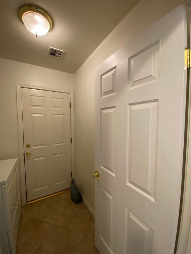 Building Photo - Gated Community of Grand Island in Seven Oaks 2 BD 2 BA Gorgeous House