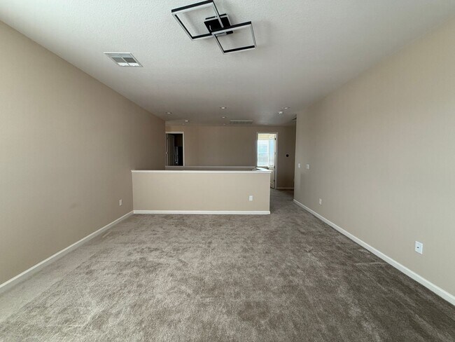 Building Photo - Experience refined living in this beautifully appointed 4-bedroom + den, 3-bath executive residence.