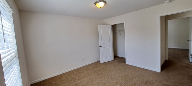 Building Photo - 1527 Sergeant Ln