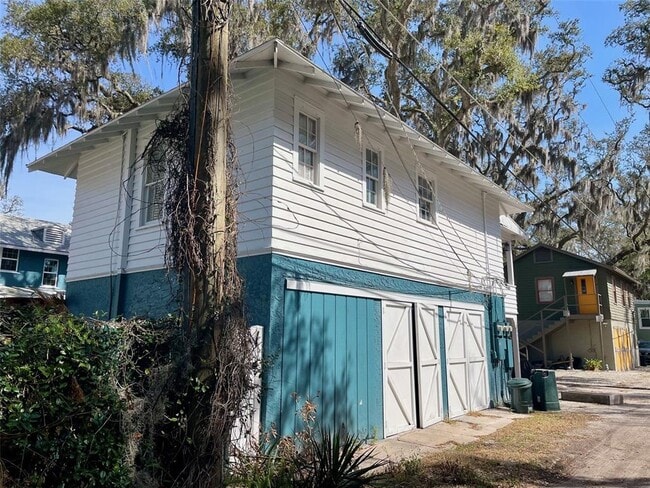 Building Photo - 215 W 16th St