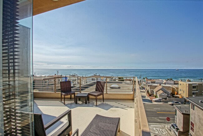 Building Photo - 308 Gull St