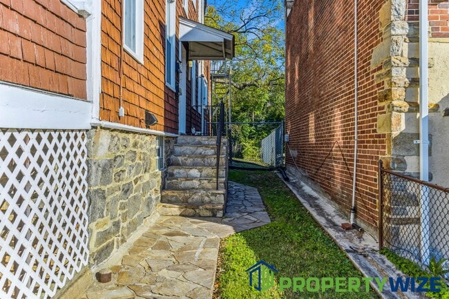 Building Photo - 516 Beaumont Ave