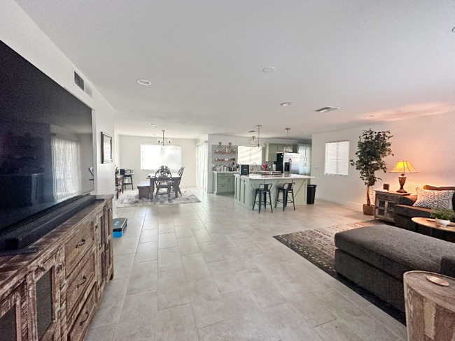 Primary Photo - 11832 N Balboa Dr