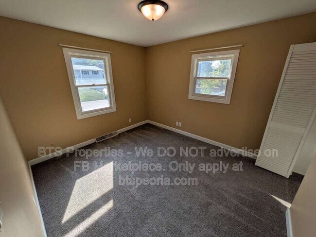 Building Photo - 5926 N Tampico Dr