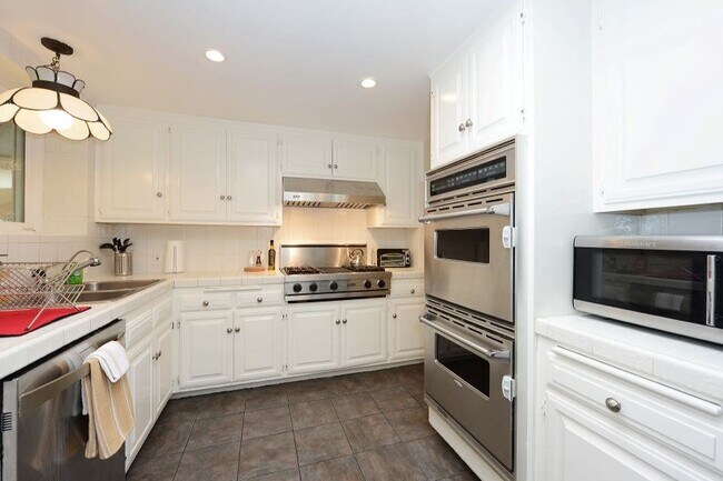 Building Photo - Welcome to this beautifully updated Spanis...
