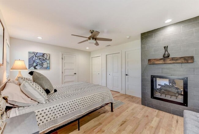 Building Photo - 7002 Whispering Oaks Dr