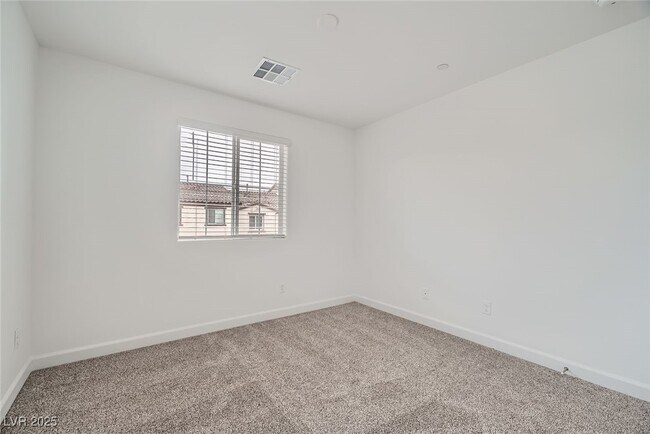 Building Photo - 911 Watford Pl