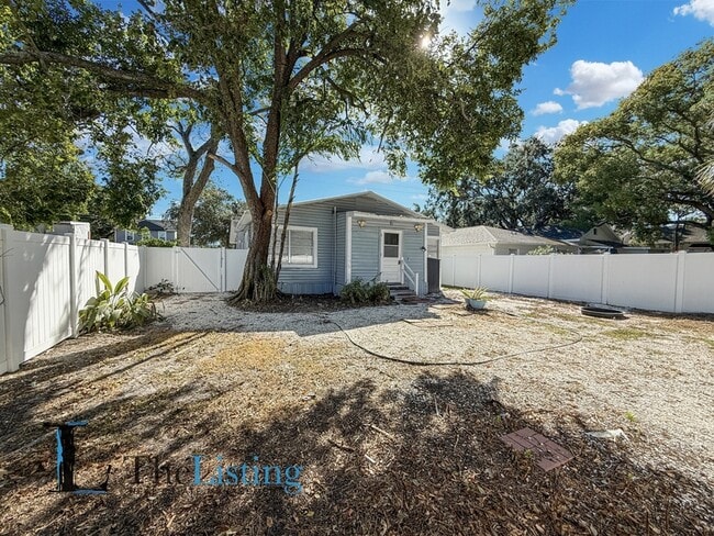 Building Photo - 6920 N Central Ave