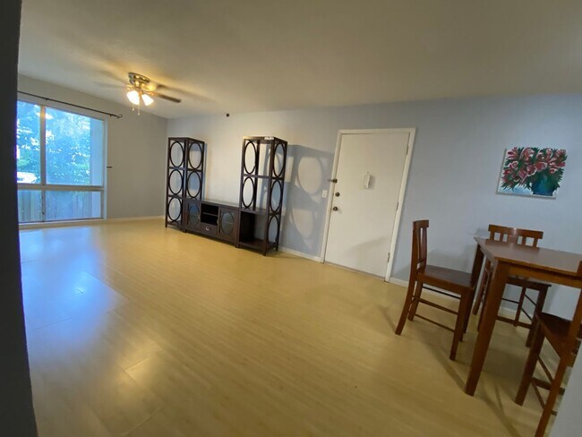 Building Photo - 1700 SW 16th Ct