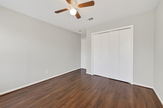 Building Photo - 8646 Maplecrest Dr