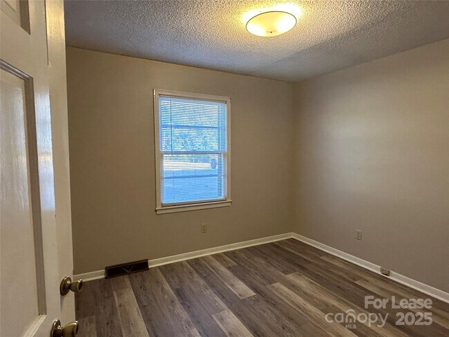 Building Photo - 3106 Brady Hoffman Rd