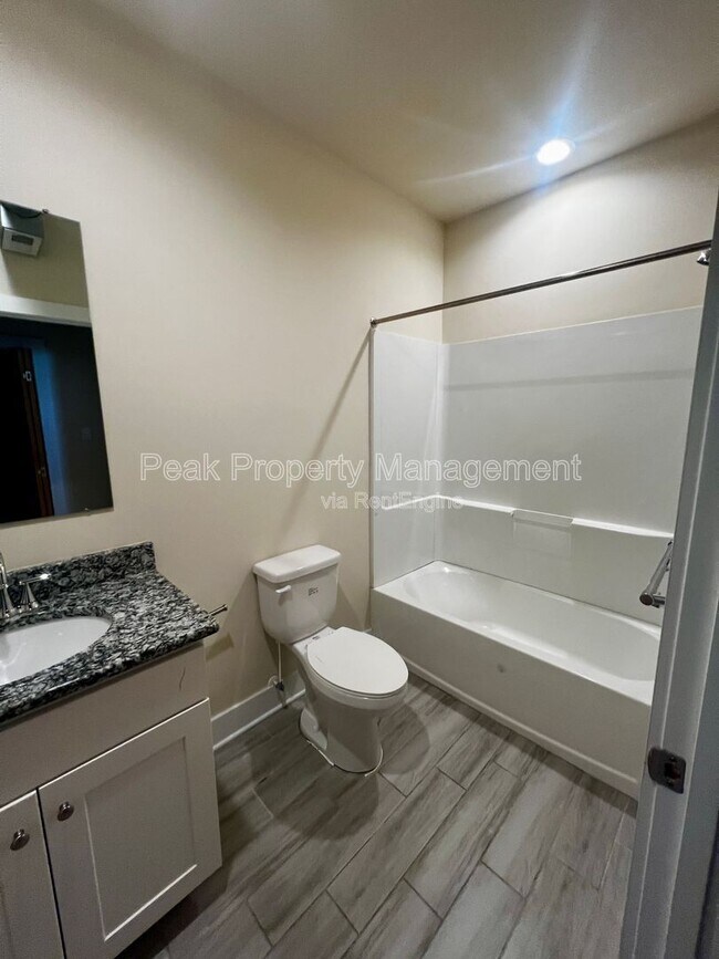 Building Photo - 2709 W Broad St