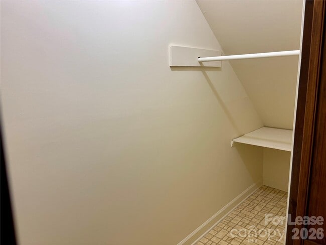 Building Photo - 128 Hillcrest Dr