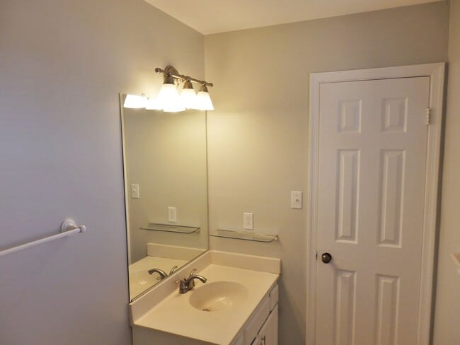 Building Photo - READY 07-15-26! Charming Rock Creek Ranch Home! Community Pool, Tennis Courts, & Playgrounds! Mus...