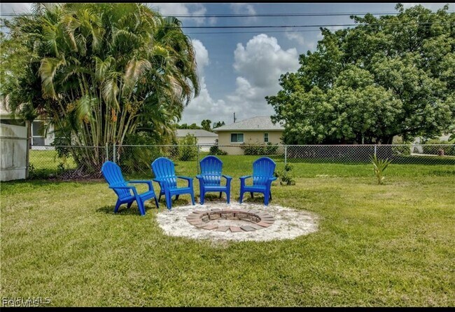 Building Photo - 233 SE 3rd St