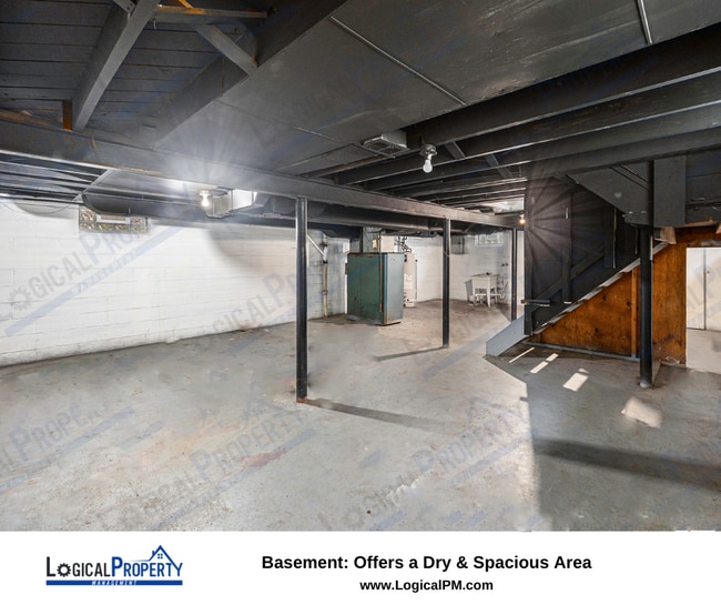 Building Photo - 3 Bed/ 1Bath Bungalow w/ Basement, Fenced ...