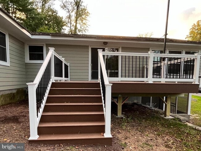 Building Photo - 100 Tudor Ln