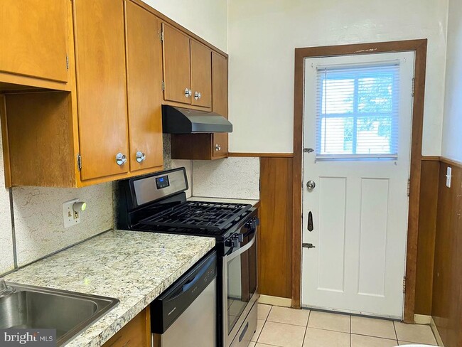 Building Photo - 105 Cooper Ave