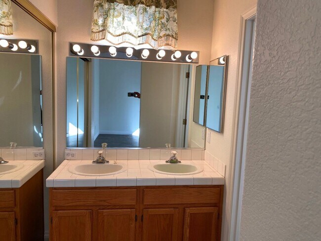 Building Photo - 8029 Sierra Largo Dr