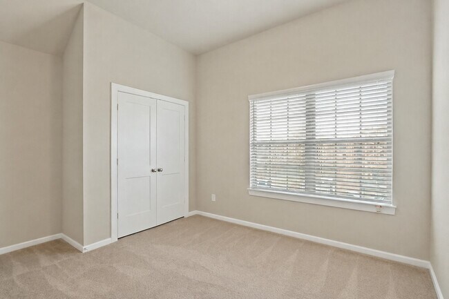 Building Photo - 7011 Golden Groundsel Dr