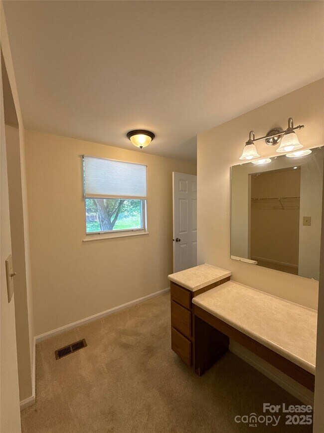 Building Photo - 6616 Wannamaker Ln