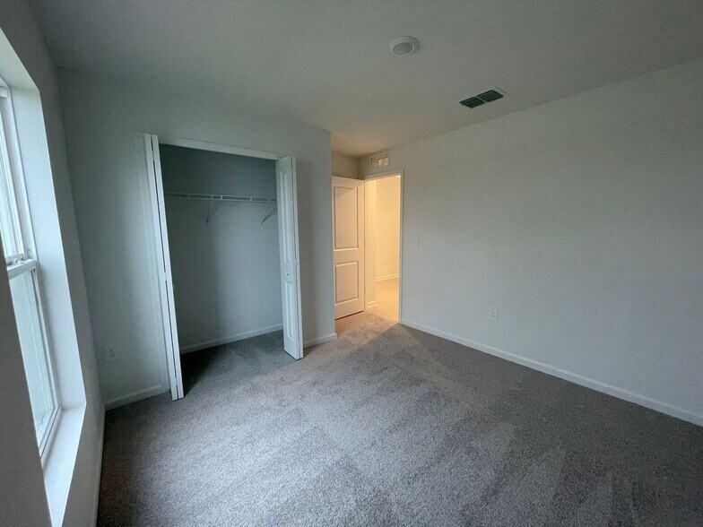 Building Photo - 1543 Jessica Blvd