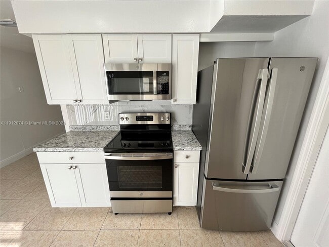 Building Photo - 2031 NW 30th Ave