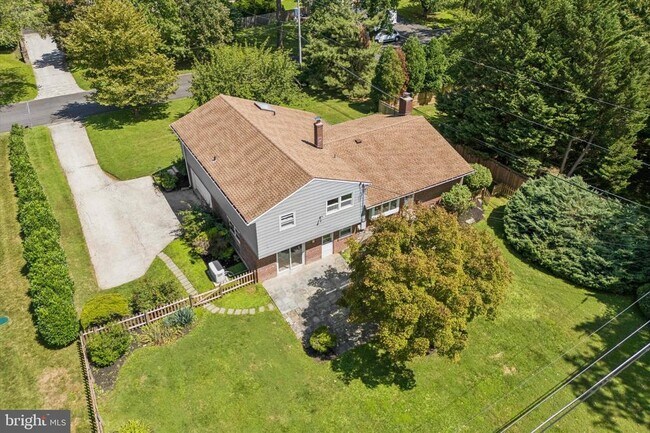Building Photo - 1910 Stone Ridge Ln