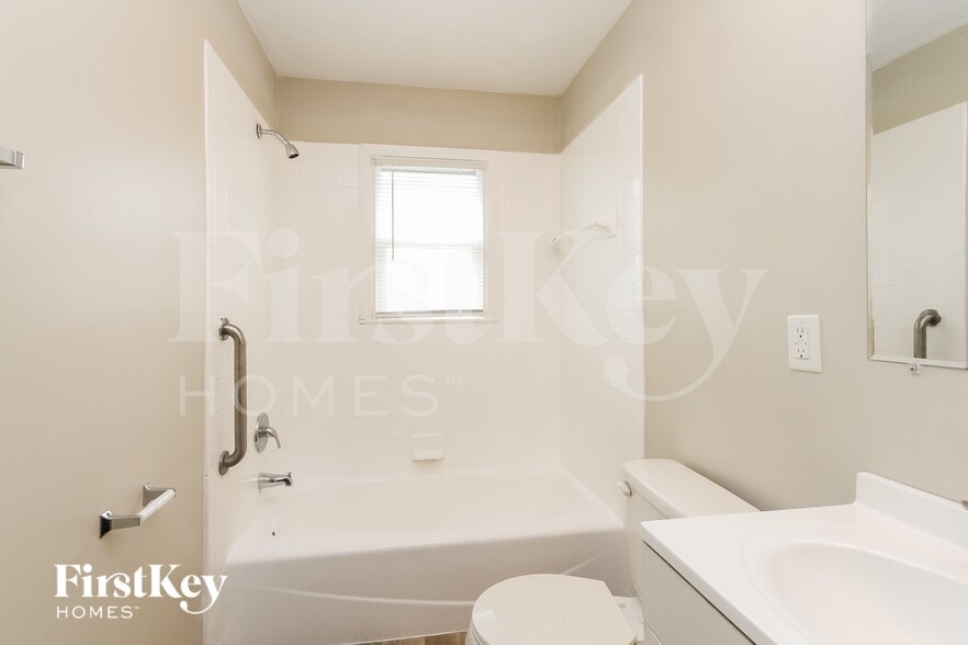 Building Photo - 9045 E 18th St