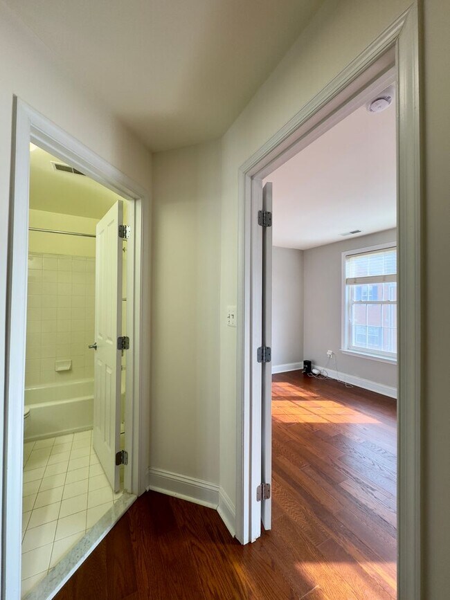 Building Photo - Charming 4 Bedroom/3.5 Bathroom Townhome with In-Unit Laundry in Pigtown, Baltimore, MD!
