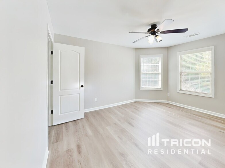 Building Photo - 2974 Olivine Dr SE