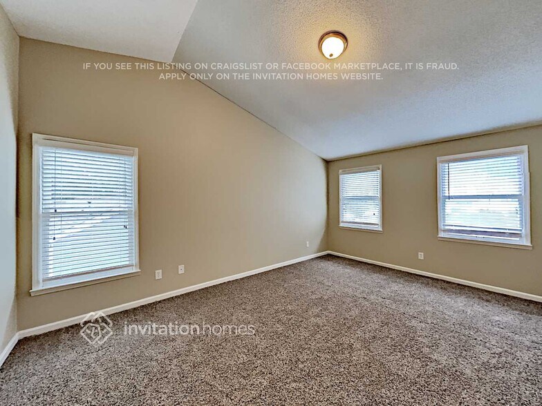 Building Photo - 10430 Meadow Crest Ln