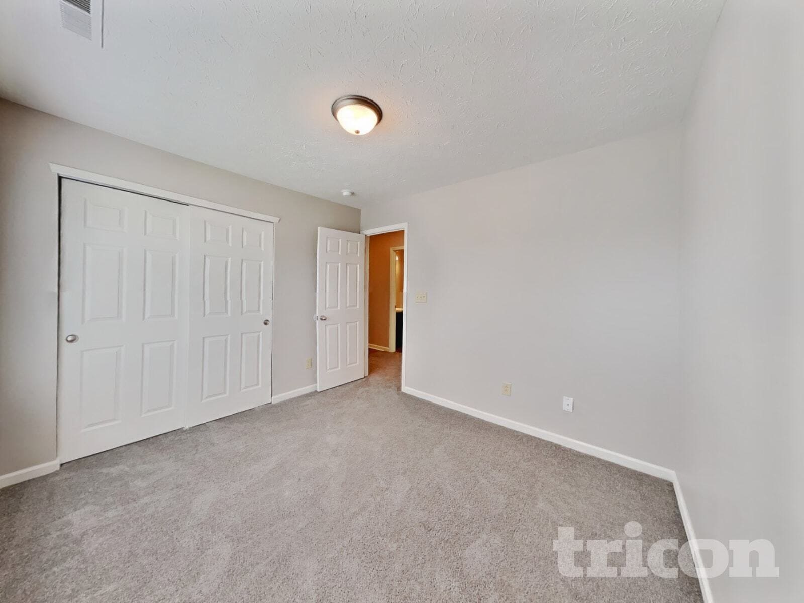 Building Photo - 1806 12 Oaks Dr