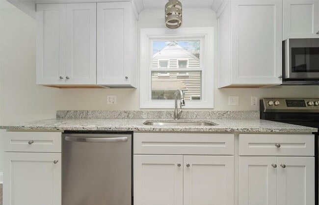 Building Photo - 2208 Silbert Rd